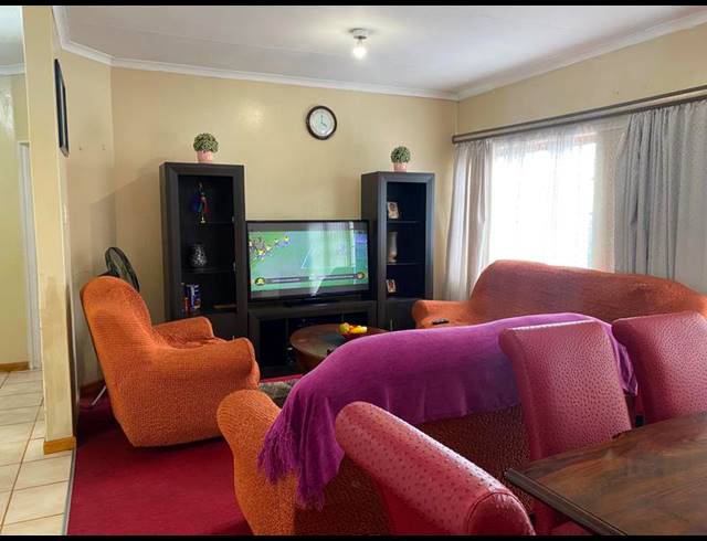 3 BEDROOM HOUSE FOR SALE IN KOMANI PARK